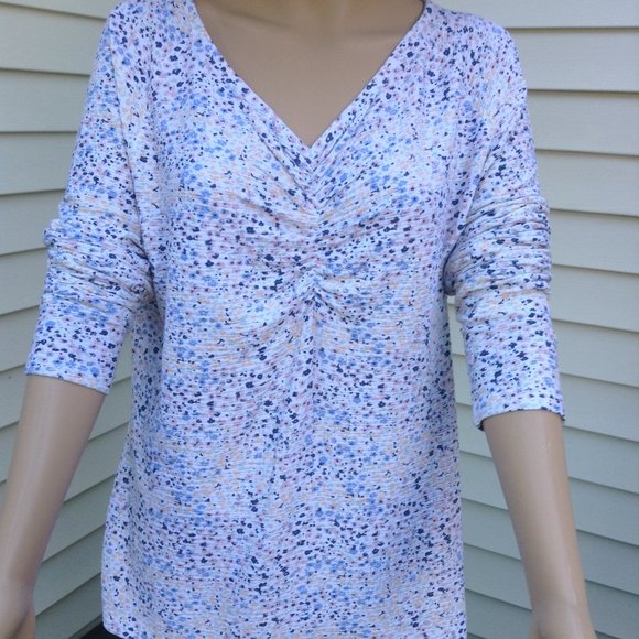 Woman's Top - Picture 4 of 10